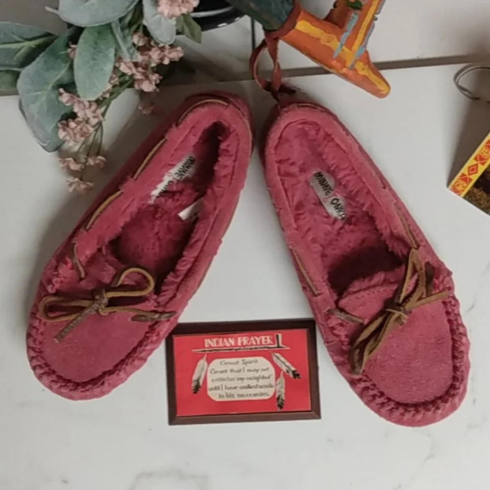 Bubble Gum Pink Minnetonka Moccasins Girls size 2